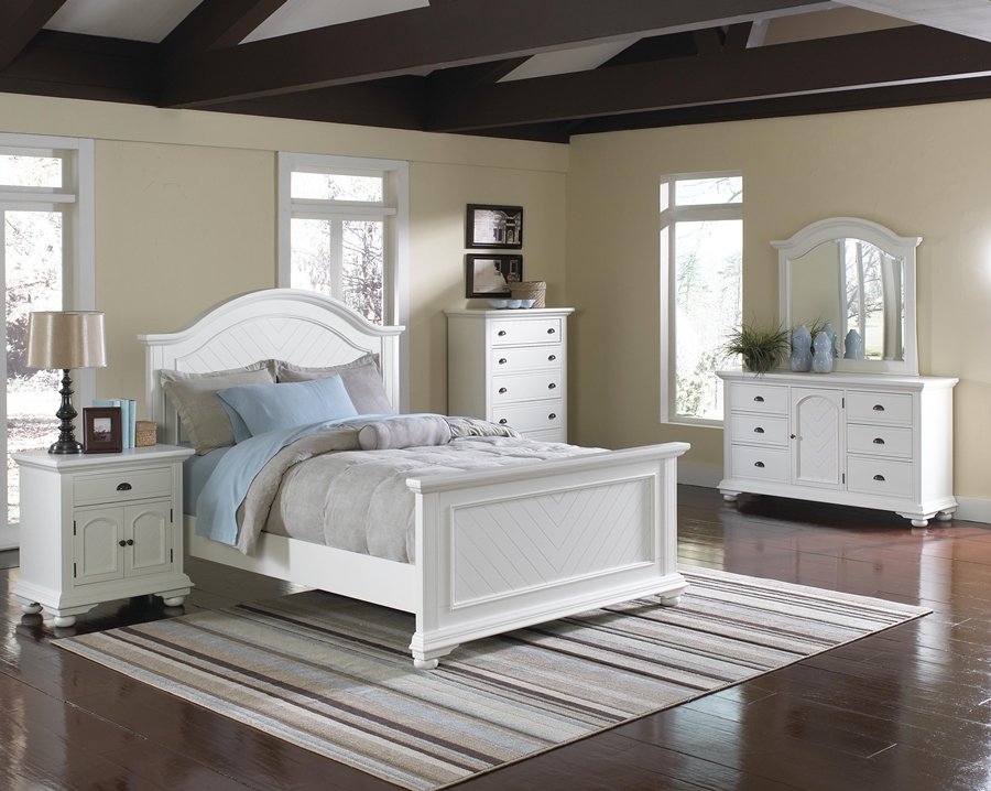 Brentwood Bedroom Set in Black, White or Chestnut